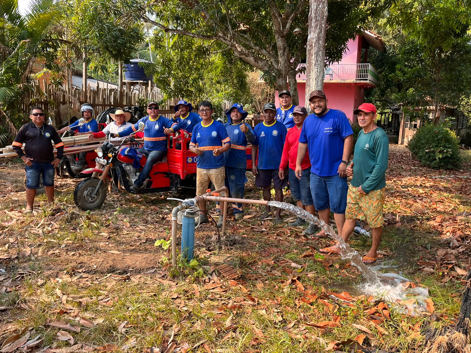 Imagem da notícia: Prefeitura de Parintins instala três novas bombas submersas e estende mais de 400 metros de rede no Parananema