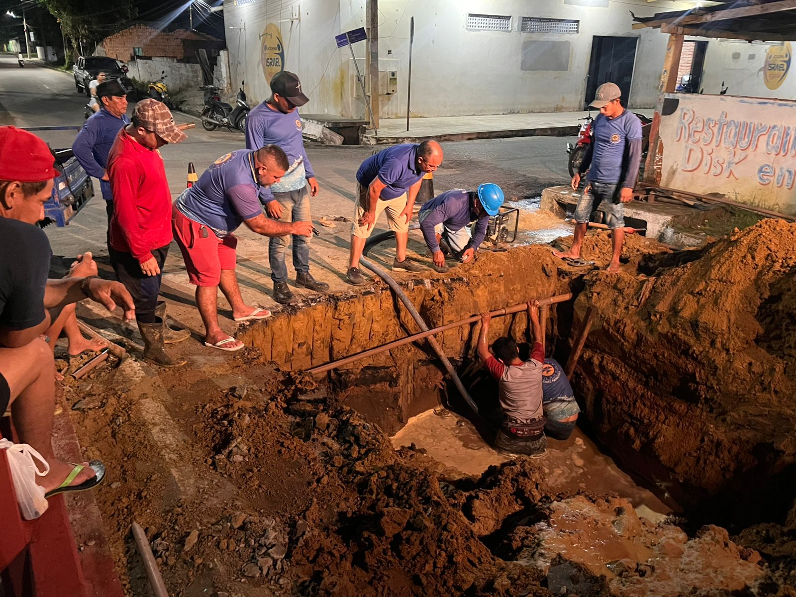 Imagem da notícia: No bairro São José, SAAE executa correção na rede de distribuição de água.
