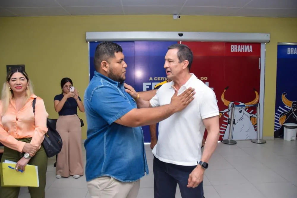 Imagem da notícia: Diretor do SAAE Parintins destaca parceria com deputado federal Sidney Leite para melhoria na distribuição de água.